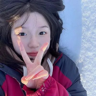 在大雪封闭的山庄里