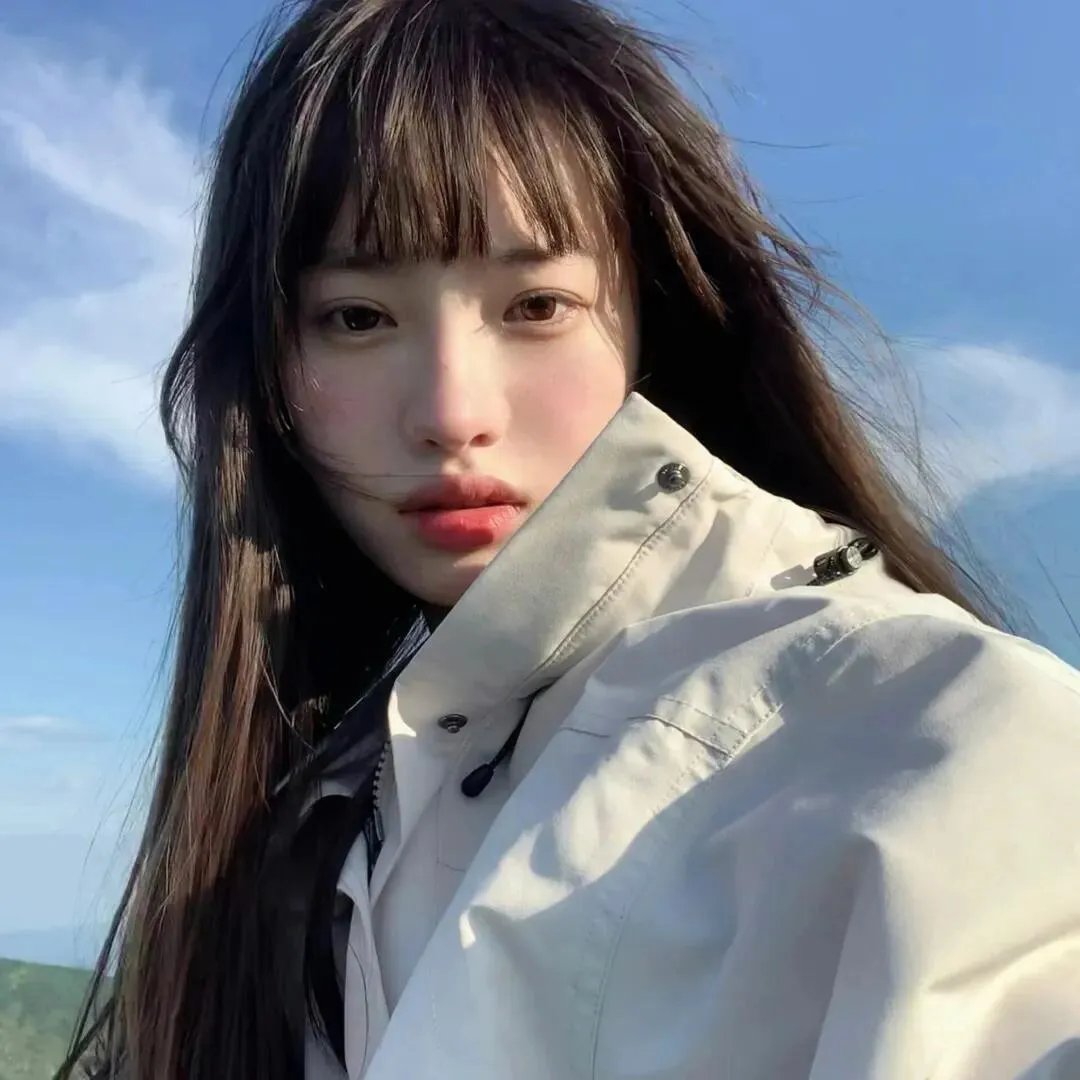圆月映花都